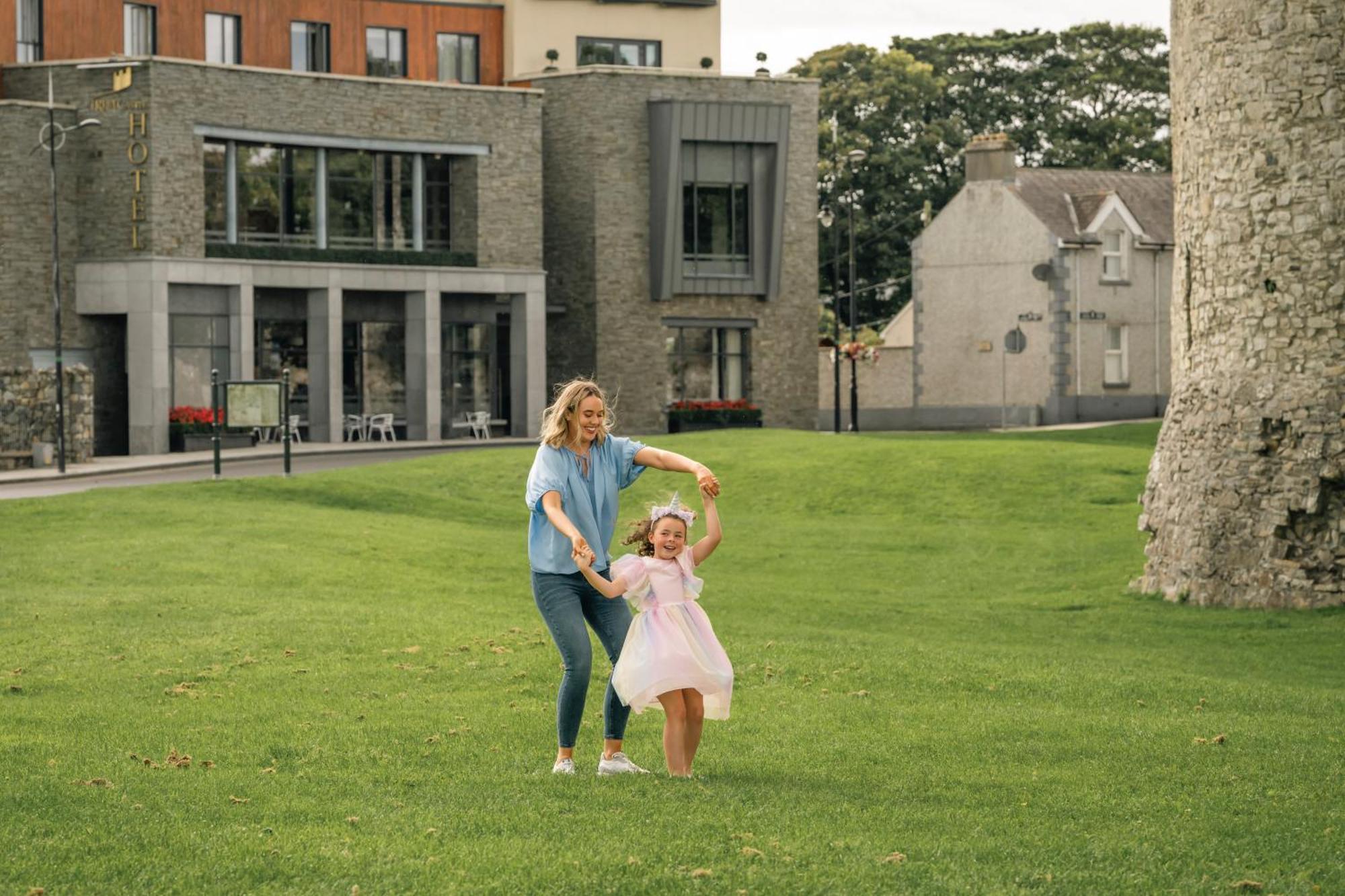 Trim Castle Hotel Екстер'єр фото