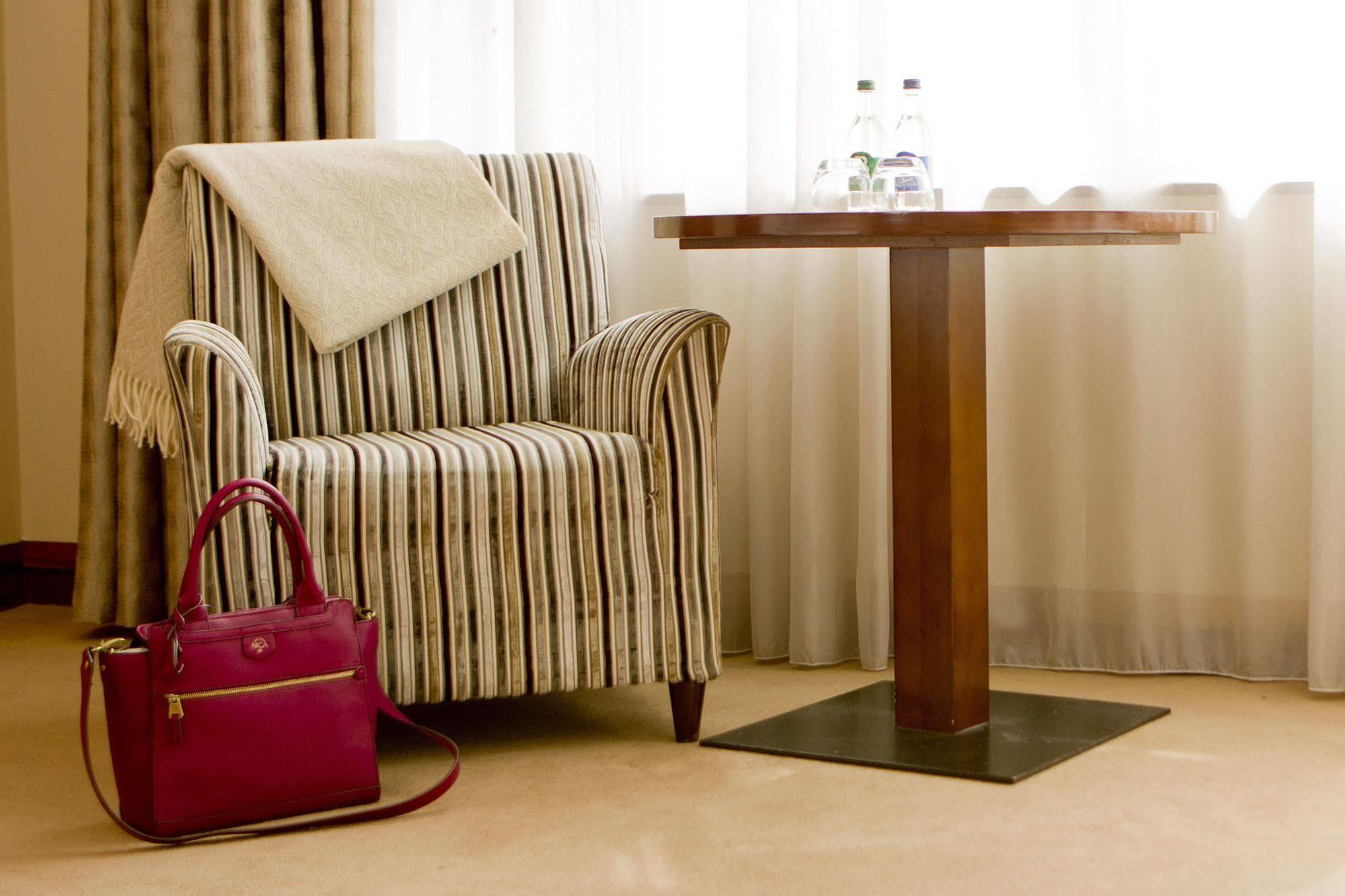 Trim Castle Hotel Екстер'єр фото